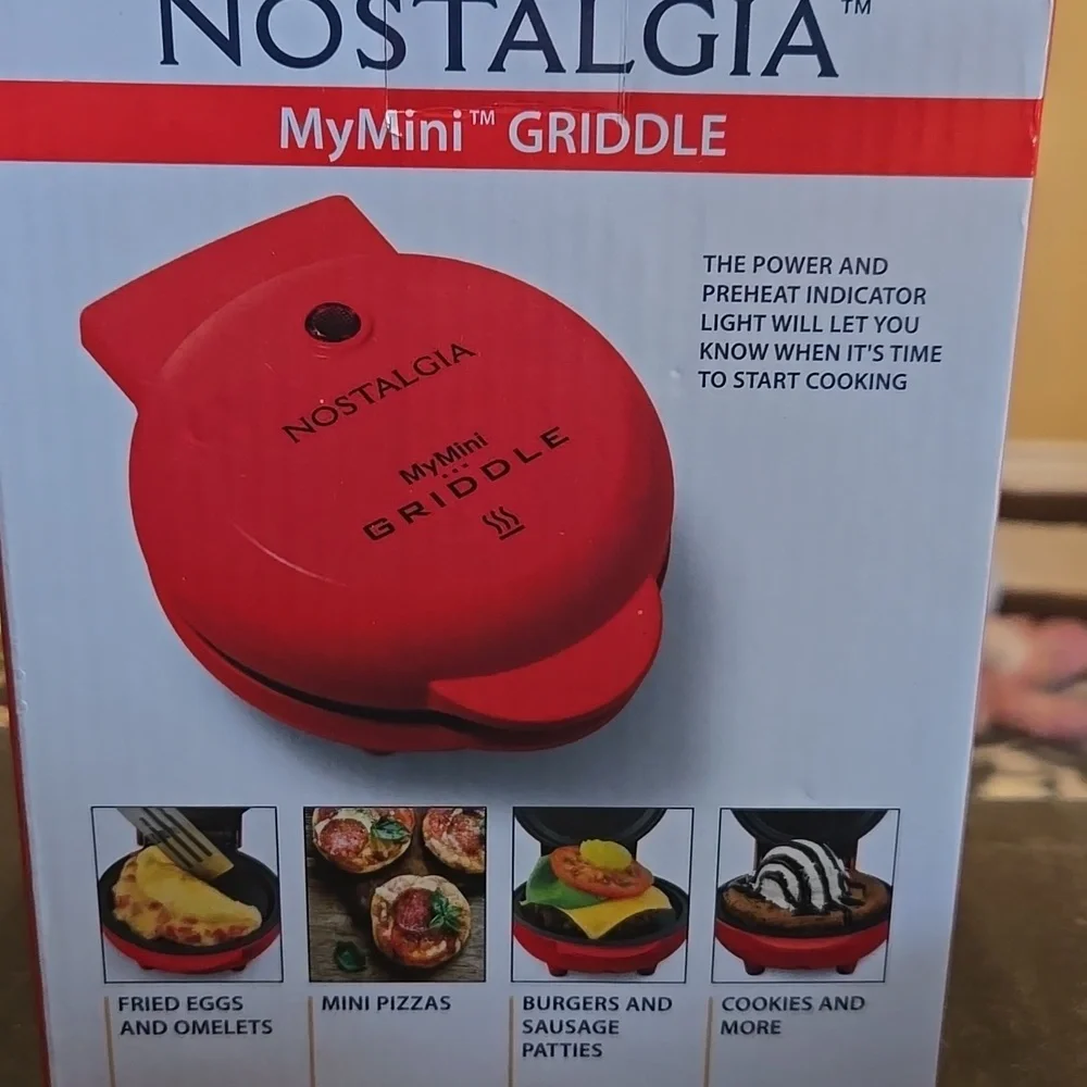⛱️Nostalgia MyMini Red Griddle. New In Box - Picture 2 of 5